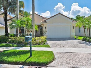 1995 Harbor View Cir in Weston, FL - Building Photo - Building Photo