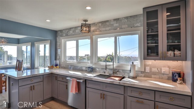 185 E Avenida Cordoba in San Clemente, CA - Building Photo - Building Photo