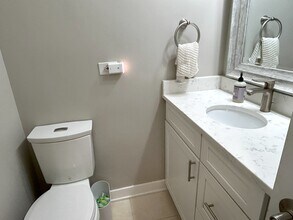 5601 N Sheridan Rd, Unit 20B in Chicago, IL - Building Photo - Building Photo