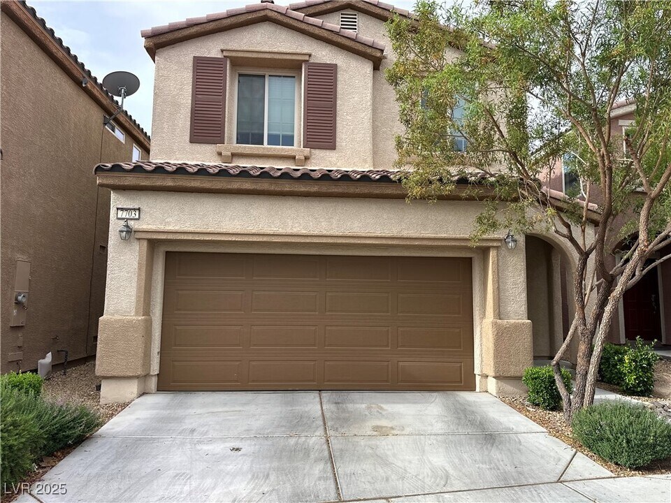 7703 Peaceful Trellis Dr in Las Vegas, NV - Building Photo
