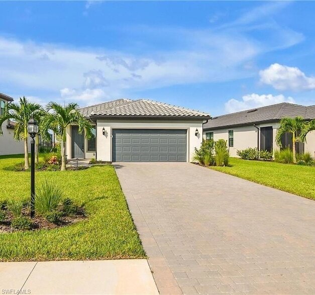 20274 Napa Loop in Estero, FL - Foto de edificio