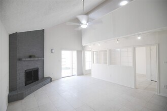 6207 Grandvale Dr in Houston, TX - Building Photo - Building Photo