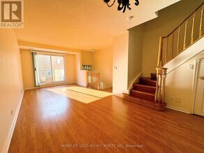 28 Sommerset Way in Toronto, ON - Building Photo - Building Photo