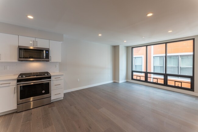 240 Hanover St, Unit 6 in Boston, MA - Building Photo - Building Photo