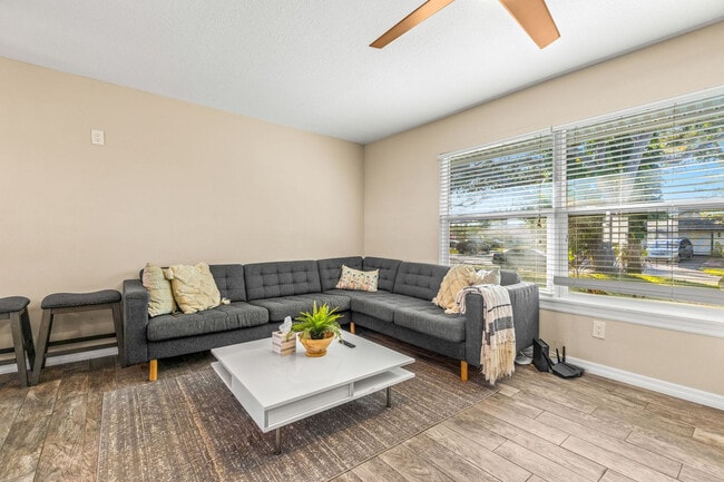 9444 Laura Anne Dr in Seminole, FL - Building Photo - Building Photo