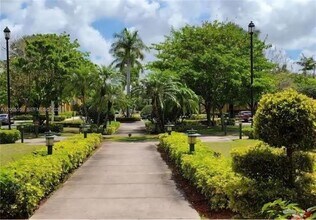 7260 NW 114th Ave in Doral, FL - Building Photo - Building Photo