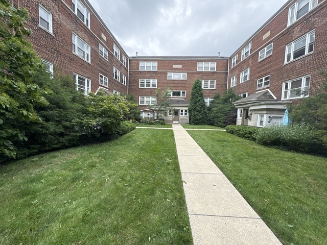 property at 2921 W Summerdale Ave