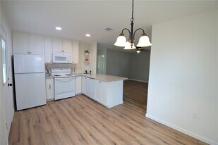 5422 Pine Ave in Pasadena, TX - Building Photo