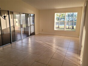9340 E Daffodil Ln in Miramar, FL - Building Photo - Building Photo