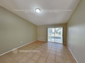 2275 Cork Oak St W in Sarasota, FL - Foto de edificio - Building Photo