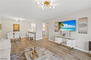 13211 Whitehaven Ln in Ft. Myers, FL - Building Photo