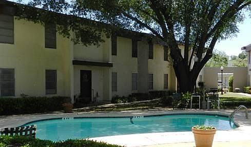 Ambassador Residence in Waco, TX - Building Photo