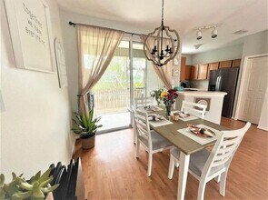 10946 Black Swan Ct in Seffner, FL - Foto de edificio - Building Photo