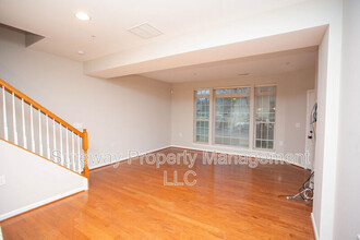 208 Alex Way in Cinnaminson, NJ - Building Photo - Building Photo