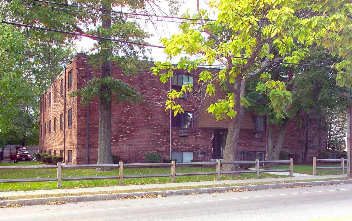 606-612 South St in Quincy, MA - Foto de edificio