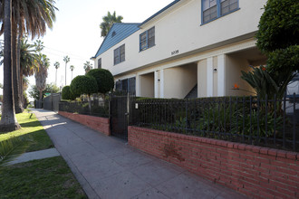 1035 Menlo Ave in Los Angeles, CA - Building Photo - Building Photo