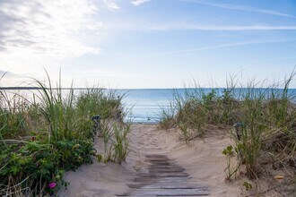 383 Cranberry Hole Rd in Amagansett, NY - Building Photo - Building Photo