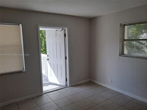 2127 Van Buren St in Hollywood, FL - Building Photo - Building Photo