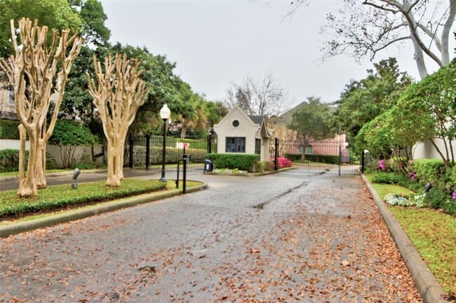 4134 W Northampton Place in Houston, TX - Building Photo - Building Photo