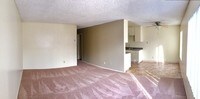 Living room 2 x 2 - Riviera de Ville Apartamentos in San Diego, California