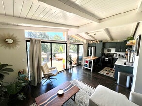 726 Beall St, Unit 726 Beall St Unit 1 in Thousand Oaks, CA - Foto de edificio - Building Photo