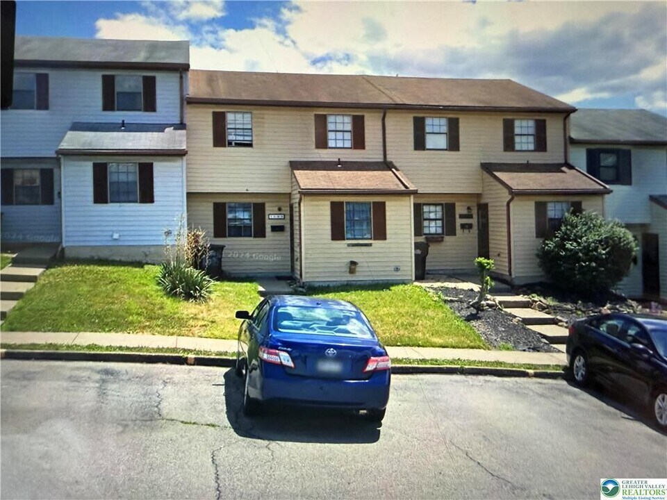 1603 Shiloh Ct in Allentown, PA - Building Photo