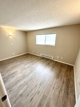 14537 NE 40th St, Unit H103 in Bellevue, WA - Building Photo - Building Photo