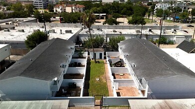 5506 Beverly Hill St in Houston, TX - Building Photo - Building Photo