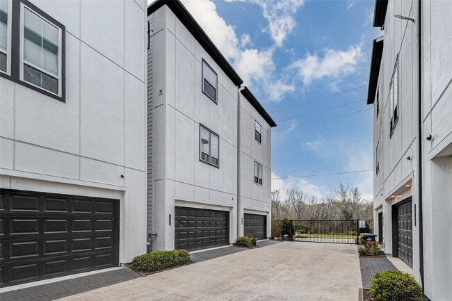 property at 2802 Grand Fountains Dr