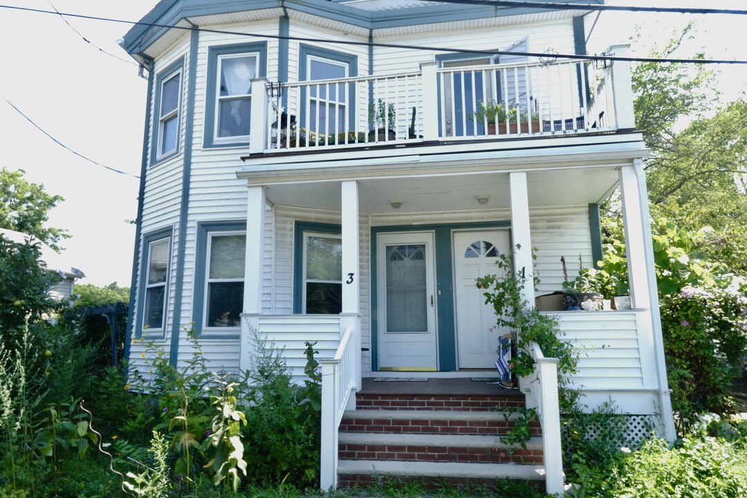 3 Locust Ter in Cambridge, MA - Building Photo
