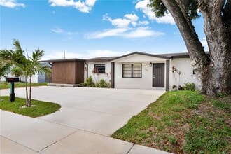7051 Tyler St in Hollywood, FL - Building Photo - Building Photo