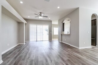 16326 Laurel Garden Ct in Spring Hill, FL - Building Photo - Building Photo