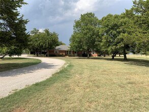 5922 Harberson Rd in Sanger, TX - Building Photo - Building Photo