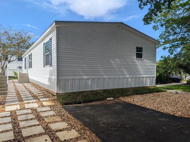 3051 SW 50th St in Fort Lauderdale, FL - Foto de edificio - Building Photo