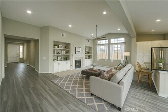 34791 Heritage Oaks Ct in Winchester, CA - Building Photo - Building Photo