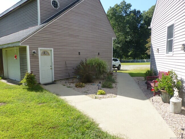 35 Tarbox Rd in Canterbury, CT - Building Photo - Building Photo