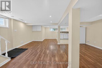 3567 Queenston Dr in Mississauga, ON - Building Photo - Building Photo