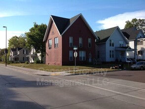 321 Earl St in Eau Claire, WI - Building Photo - Building Photo