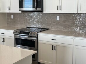 1800 Iron Wheel Dr, Unit #6 in Windsor, CO - Foto de edificio - Building Photo