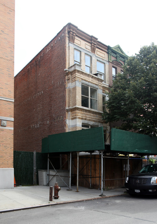 305 W 123rd St in New York, NY - Building Photo