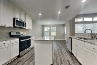 9915 Tulip St in Conroe, TX - Building Photo - Building Photo