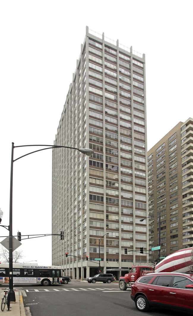 Granville Beach Condominiums in Chicago, IL - Building Photo - Building Photo