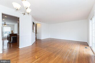 6751 Jenny Leigh Ct in Centreville, VA - Building Photo - Building Photo