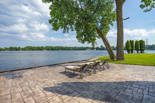 42195 Kouza Ct in Belleville, MI - Foto de edificio - Building Photo