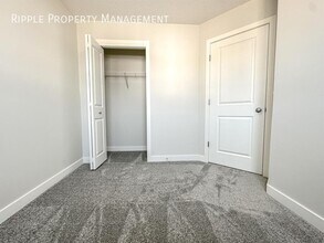 27 Heirloom Blvd SE in Calgary, AB - Building Photo - Building Photo