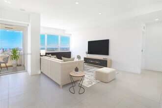 11 Island Ave in Miami Beach, FL - Building Photo - Building Photo
