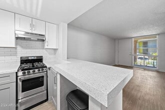 1601 W Camelback Rd in Phoenix, AZ - Building Photo - Building Photo