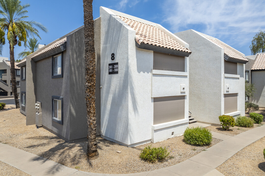 Galleria Apartments in Glendale, AZ - Building Photo