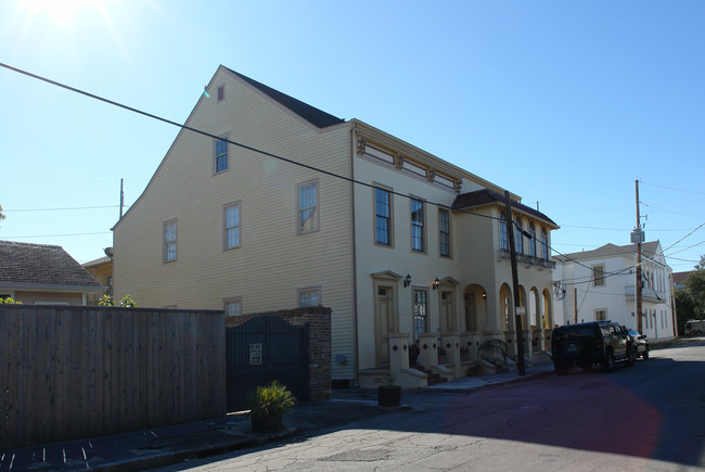 1118 Orange St in New Orleans, LA - Foto de edificio - Building Photo