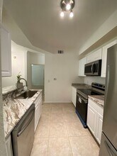 8539 Gate Pkwy W, Unit Unit 1514 in Jacksonville, FL - Building Photo - Building Photo